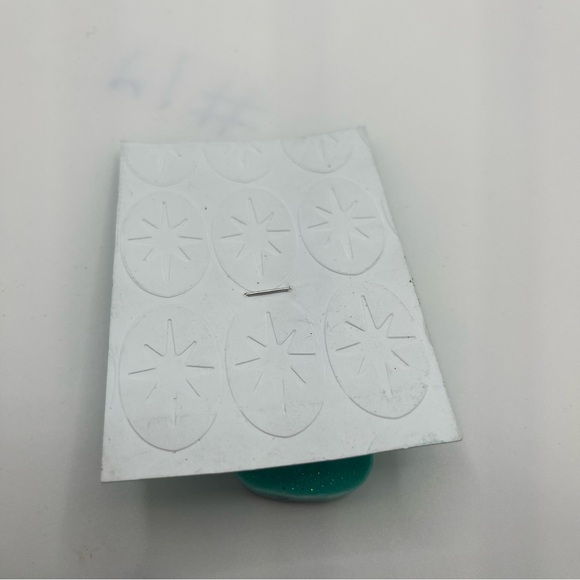 Modern Sparkles Resin Cat Brooch Glitter Teal - Picture 3 of 4